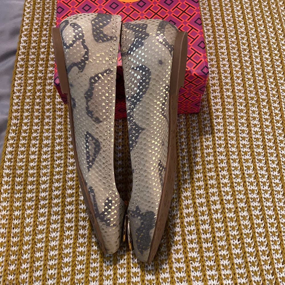 Tory Burch Silver Metallic Logo Ballet Flats - Picture 5 of 8